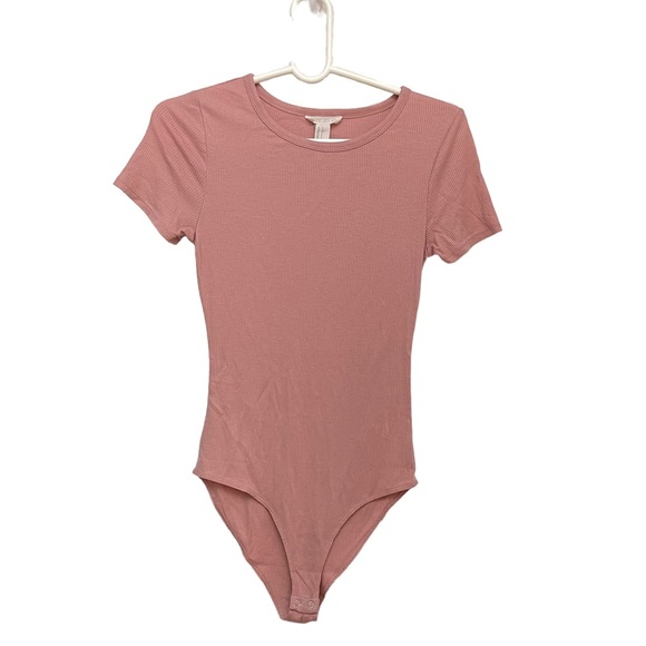 Forever 21 Tops - Forever 21 Short Sleeve Ribbed Scoop Neck Pink Body Suit Size S